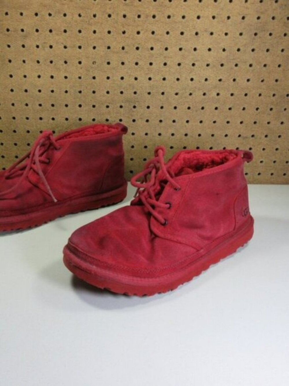 UGG mens solid red Neumel suede chukka boots 10 M 3236